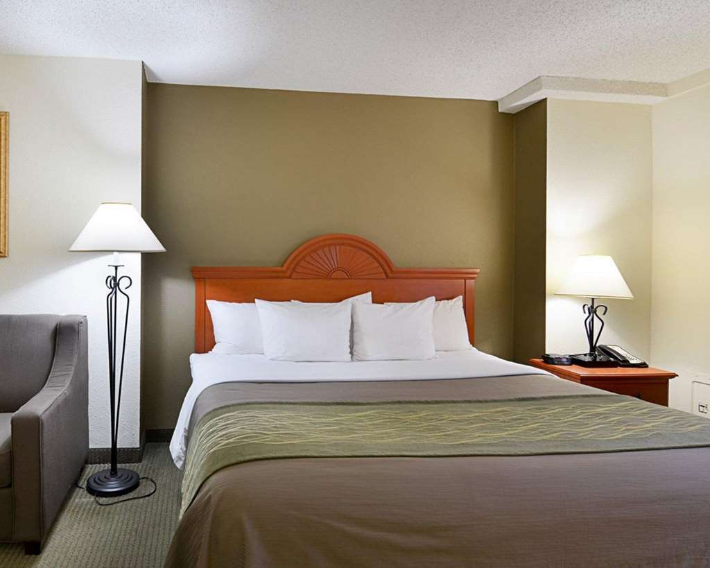 Fairfield Inn & Suites By Marriott Alexandria West/Mark Center Exterior photo